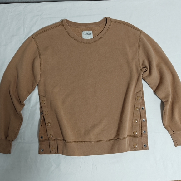 Abercrombie $ Flitch Tan Sweater - Picture 2 of 8